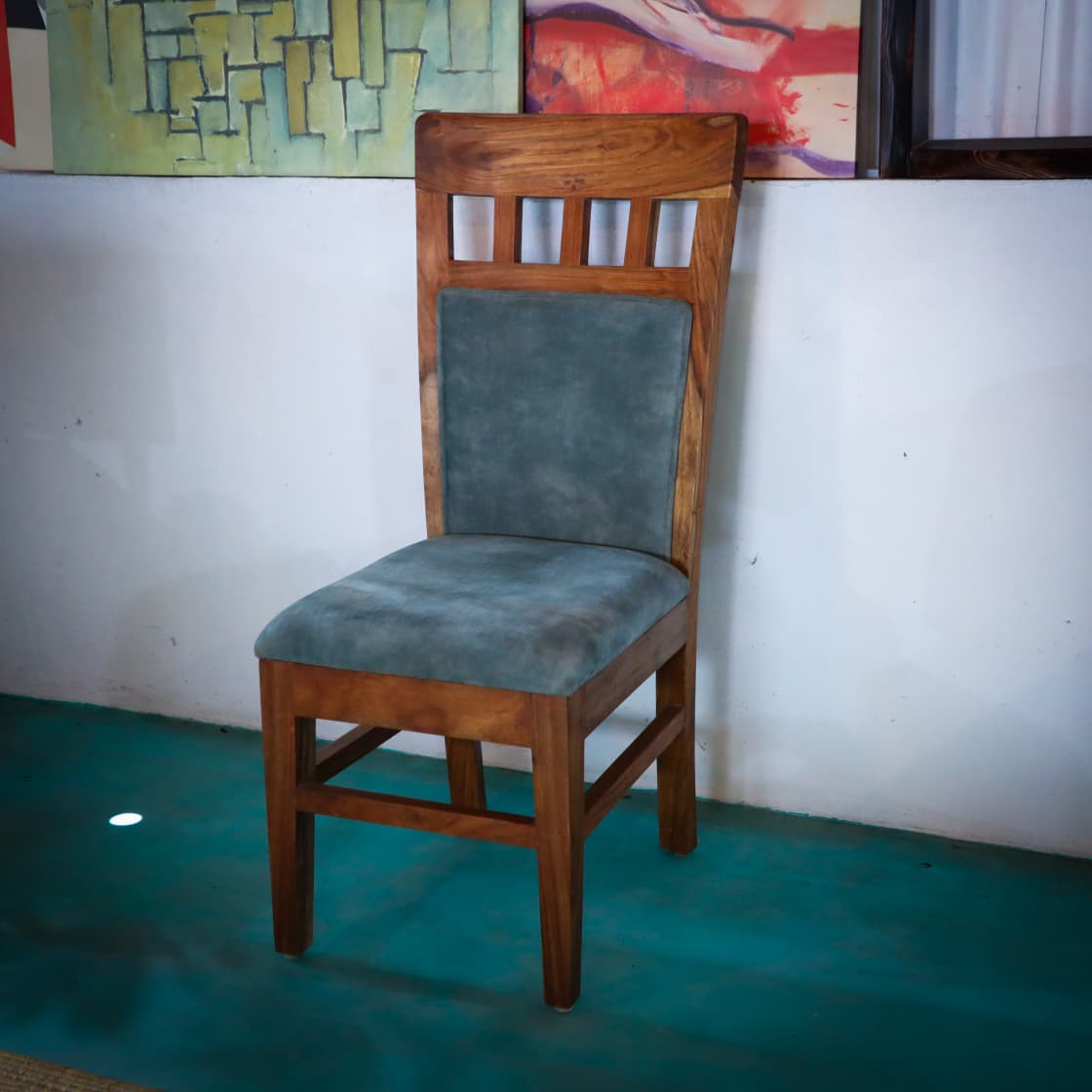 Aaku Chair